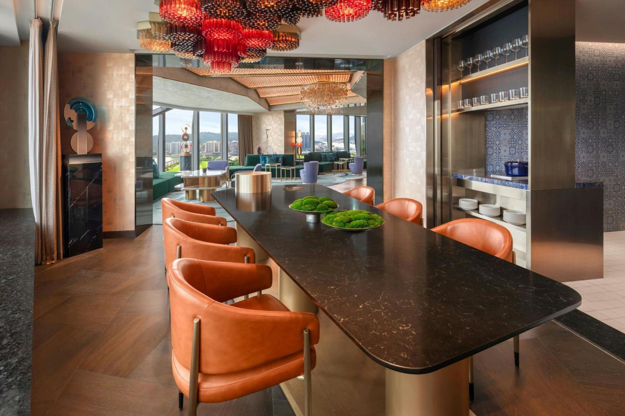 W Macau - Studio City 外观 照片 The Club at London Heathrow Airport